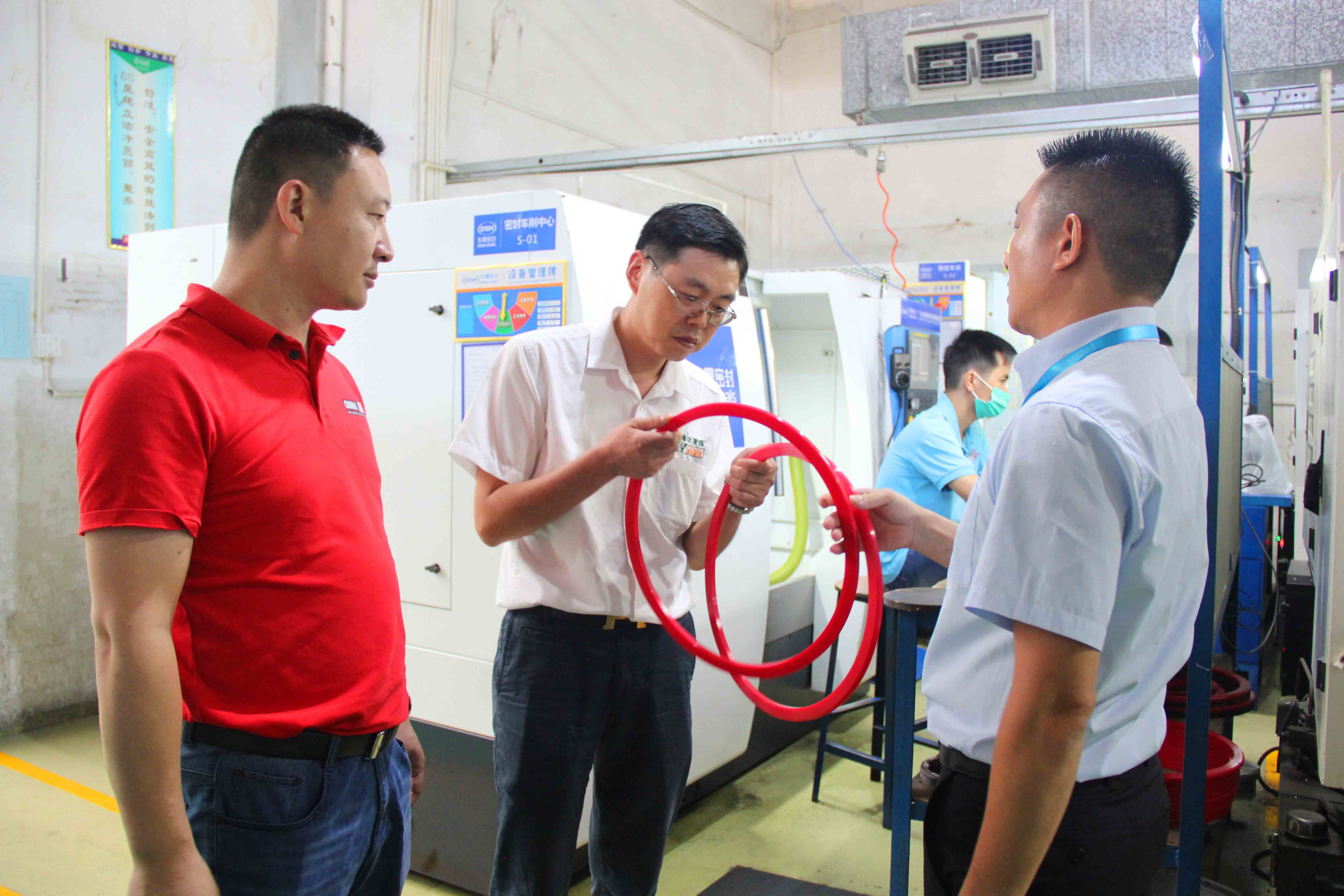 東晟密封油封制作過(guò)程