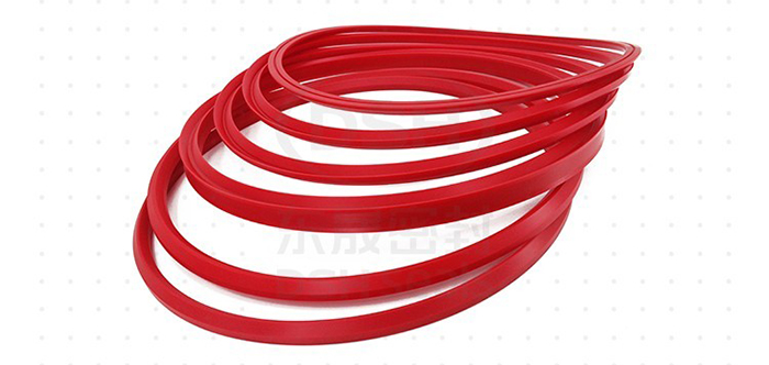 車削油封（英文Turning seal）是由原材料經(jīng)過加溫溶化后高壓擠出成型的油封，東晟油封告訴您模壓液壓油封與無模具車削油封之間的區(qū)別都有什么？