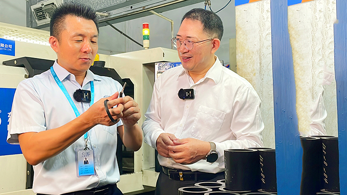 1生產(chǎn)車間-牛商央視財經(jīng)評論員單仁與東晟密封件胡燕林 (1) 1生產(chǎn)車間-牛商央視財經(jīng)評論員單仁與東晟密封件胡燕林 (1)