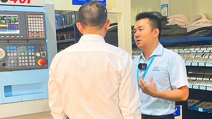 1生產(chǎn)車間-牛商央視財經(jīng)評論員單仁與東晟密封件胡燕林 (1) 1生產(chǎn)車間-牛商央視財經(jīng)評論員單仁與東晟密封件胡燕林 (1)