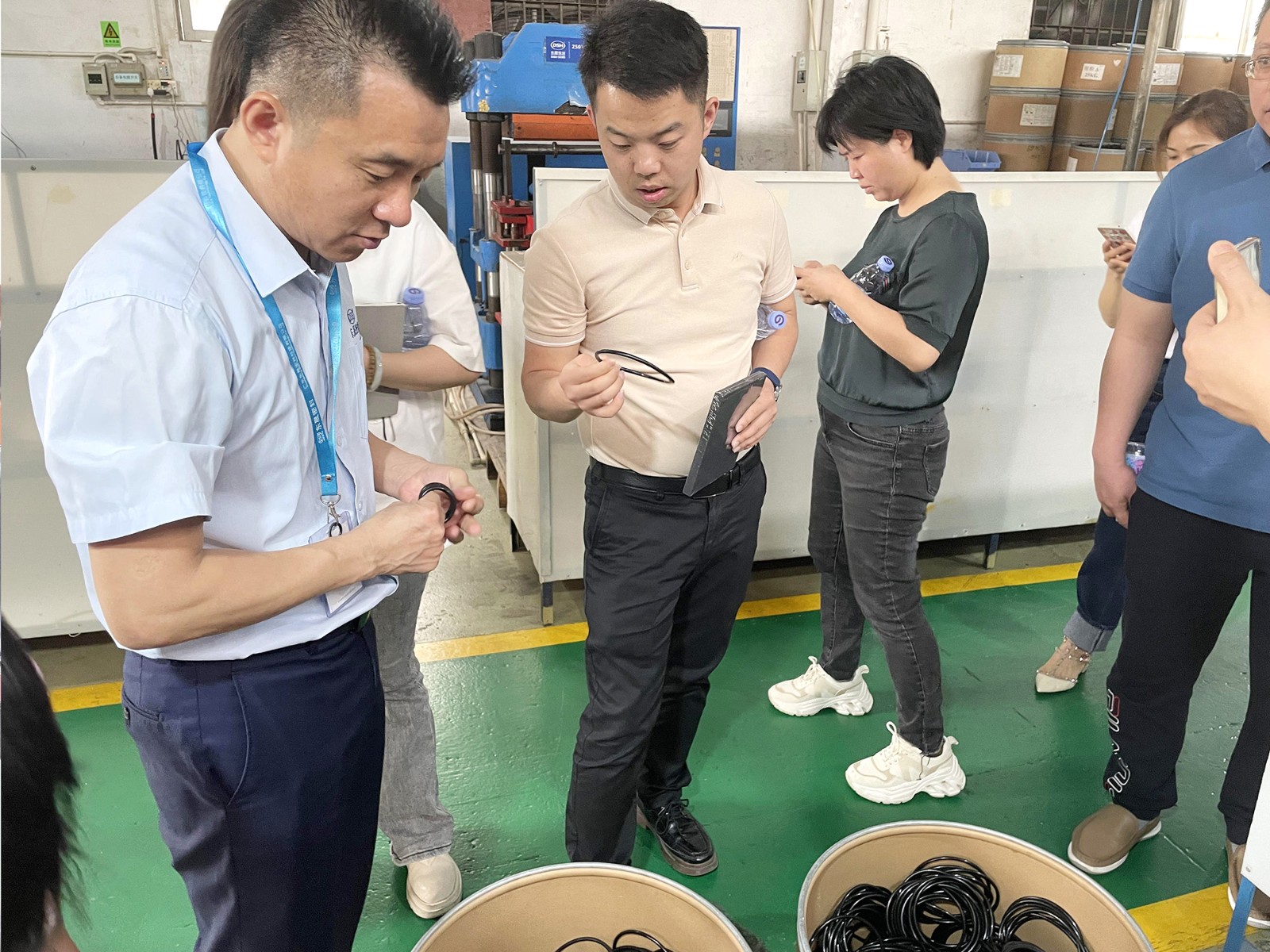 2密封件生產(chǎn)車間 (2) 2密封件生產(chǎn)車間 (2)